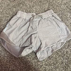 white lululemon hotty hot shorts